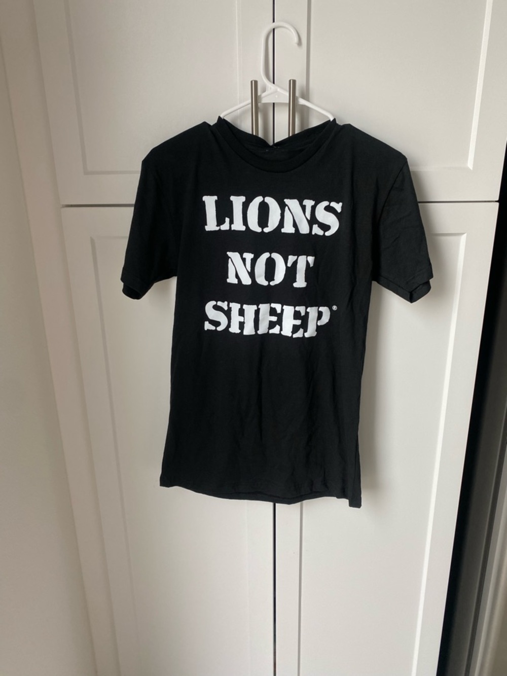 Womens Lions Not Sheep T-shirt size small brand new